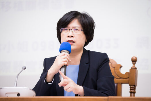 Luật sư nhân quyền Đài Loan Châu Uyển Kỳ (Theresa Chu) trong một sự kiện hội thảo tại Viện Lập pháp ở Đài Bắc, Đài Loan, vào ngày 08/12/2017. (Ảnh: Chen Po-chou/The Epoch Times)