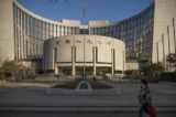 Trụ sở của Ngân hàng Nhân dân Trung Quốc (PBOC), hay Ngân hàng Trung ương, được chụp tại Bắc Kinh vào ngày 13/12/2021. (Ảnh: Andrea Verdelli/Bloomberg/Getty Images)