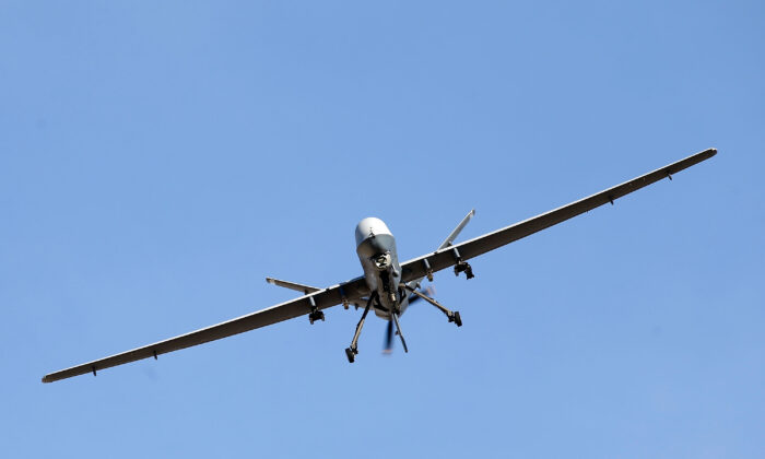 Một phi cơ điều khiển từ xa MQ-9 Reaper bay trong một nhiệm vụ huấn luyện ở Nevada trong một bức ảnh tư liệu. (Ảnh: Isaac Brekken/Getty Images)