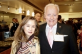Ông Martin Dash cùng phu nhân Margaret Lin, thưởng thức Nghệ thuật biểu diễn Shen Yun tại Nhà hát Nữ hoàng Elizabeth, Vancouver, Canada tối hôm 21/03/2023. (Ảnh: Lily Yu/The Epoch Times)