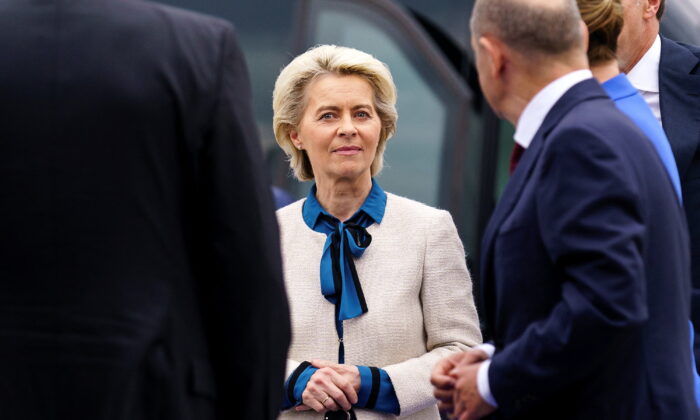 Chủ tịch Ủy ban Âu Châu Ursula von der Leyen tham dự một cuộc họp báo trong Hội nghị thượng đỉnh Bắc Hải về phong điện ngoài khơi tại Cảng Esbjerg, Đan Mạch, vào ngày 18/05/2022. (Ảnh: Bo Amstrup/Ritzau Scanpix qua Reuters)