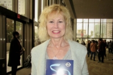 Ước nguyện được xem Shen Yun của một người Mẹ cuối cùng đã thành sự thật