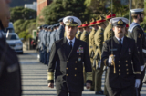 Đô đốc Hoa Kỳ John C. Aquilino (bên trái), chỉ huy Bộ Tư lệnh Ấn Độ Dương-Thái Bình Dương của Hoa Kỳ, được chào đón đến New Zealand với một buổi lễ Powhiri, Đội danh dự và Lễ Tưởng niệm truyền thống, tại Wellington, New Zealand, vào ngày 01/08/2022. (Ảnh: Đại sứ quán và Tổng Lãnh sự quán Hoa Kỳ tại New Zealand)