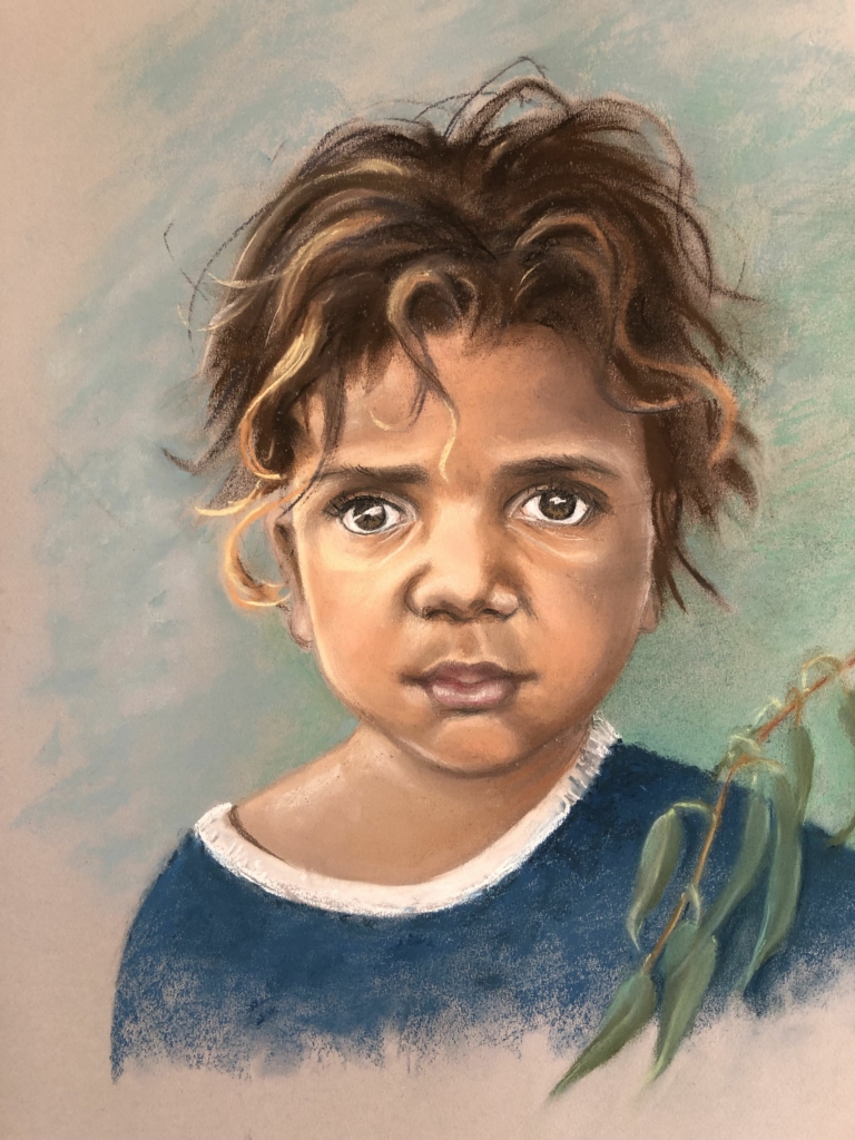 Bé trai thổ dân Úc Châu, tranh của họa sĩ Barbara Schafer. Tranh phấn màu. (Ảnh: Đăng dưới sự cho phép của bà Barbara Schafer)
