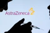 Vaccine AstraZeneca COVID-19 không còn được cung cấp cho người Úc từ ngày 20/03/2023. (Ảnh: Dado Ruvic/Illustration/Reuters)