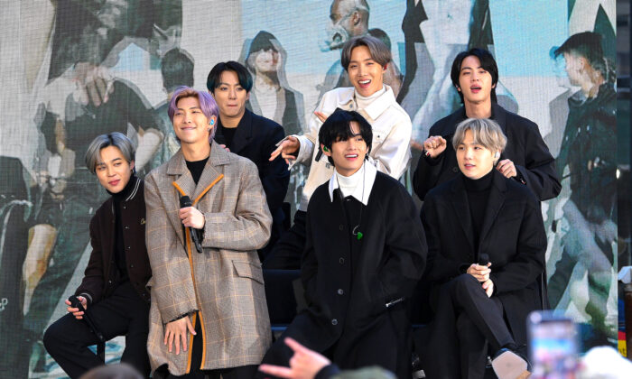 Nhóm nhạc K-pop nam BTS đến dự chương trình “Today” tại Rockefeller Plaza ở thành phố New York vào ngày 21/02/2020. (Ảnh: Dia Dipasupil/Getty Images)