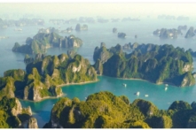 Việt Nam: Trực thăng rơi ở vịnh Hạ Long, 5 người gặp nạn