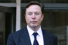 Ông Elon Musk, Giám đốc điều hành Tesla, rời khỏi Tòa nhà Liên bang Phillip Burton ở San Francisco, California, hôm 24/01/2023. (Ảnh: Justin Sullivan/Getty Images)