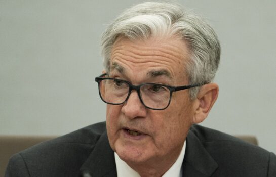 Chủ tịch Hội đồng Dự trữ Liên bang Jerome Powell, nói tại Hoa Thịnh Đốn, hôm 23/09/2022. Manuel Balce Ceneta/(Ảnh AP)