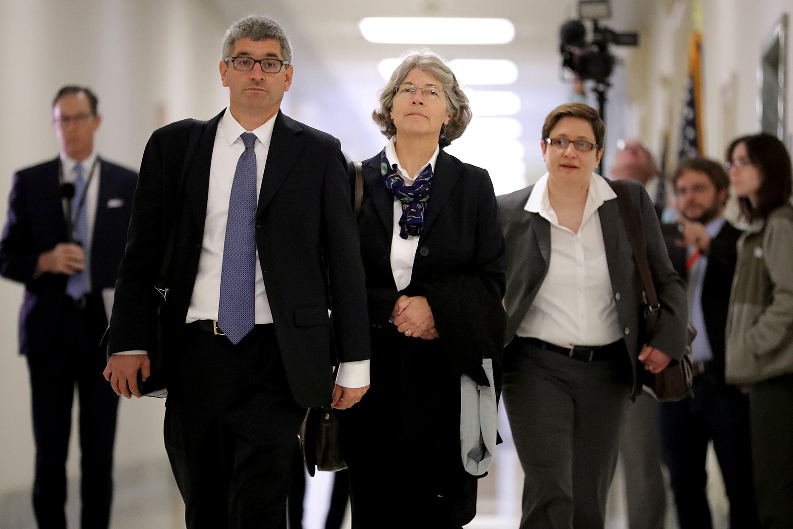 Nhà thầu Fusion GPS Nellie Ohr (giữa) đến tham gia cuộc thẩm tra kín với các điều tra viên từ Ủy ban Tư pháp và Giám sát Hạ viện tại Tòa nhà Văn phòng Rayburn House tại Capitol Hill ở Hoa Thịnh Đốn, vào ngày 19/10/2018. (Ảnh: Chip Somodevilla/Getty Images)