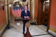 Chủ tịch Hạ viện Hoa Kỳ Kevin McCarthy (Cộng Hòa-California) nói chuyện về mức trần nợ tại Điện Capitol Hoa Kỳ ở Hoa Thịnh Đốn hôm 06/02/2023. (Ảnh: Saul Loeb/AFP qua Getty Images)