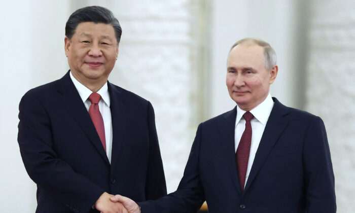 Tổng thống Nga Vladimir Putin gặp lãnh đạo Trung Quốc Tập Cận Bình tại Điện Kremlin ở Moscow hôm 21/03/2023. (Ảnh: Sergei Karpukhin/Sputnik/AFP qua Getty Images)