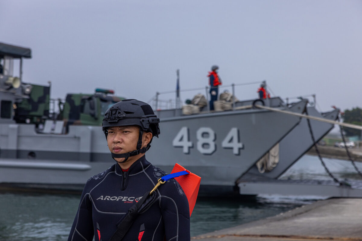 Lực lượng vũ trang Đài Loan tổ chức hai ngày diễn tập thường kỳ để thể hiện khả năng sẵn sàng chiến đấu trước kỳ nghỉ Tết Nguyên đán tại một căn cứ quân sự ở Cao Hùng, Đài Loan, hôm 12/01/2023. (Ảnh: Annabelle Chih/Getty Images)
