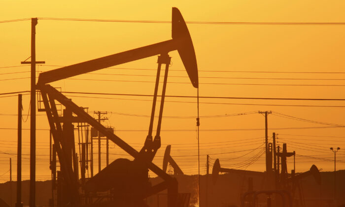 Các chuyên gia: Giá xăng ở California có thể tăng sau khi OPEC cắt giảm sản lượng dầu