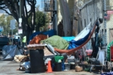 Khu Skid Row ở trung tâm thành phố Los Angeles, California vào ngày 20/06/2017. Một đợt bùng phát bệnh Viêm gan A giữa những người vô gia cư và những người sử dụng ma túy bất hợp pháp ở California đã cướp đi sinh mạng của 17 người và khiến hàng trăm người bị nhiễm bệnh. (Ảnh: Frederic J. Brown/AFP/Getty Images)