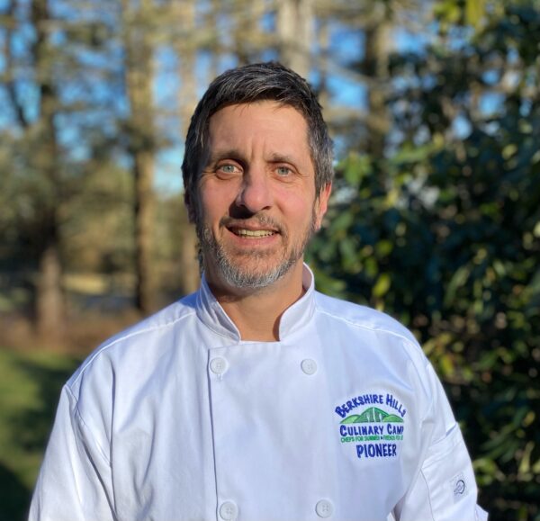 Đầu bếp Jeremy Rock Smith có một sự say mê với việc kết nối với mọi người và dạy họ cách nấu ăn. (Ảnh: Được sự cho phép của đầu bếp Jeremy Rock Smith)