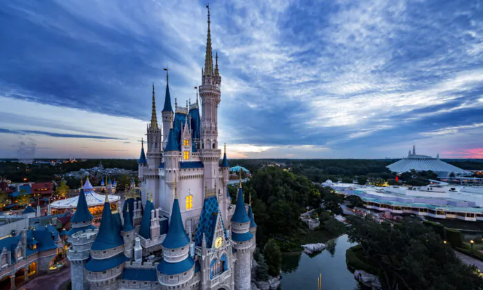 Công viên Magic Kingdom trong bức ảnh tài liệu này do Walt Disney World Resort cung cấp, vào ngày 08/10/2014. (Ảnh: Matt Stroshine/Walt Disney World Resort qua Getty Images)