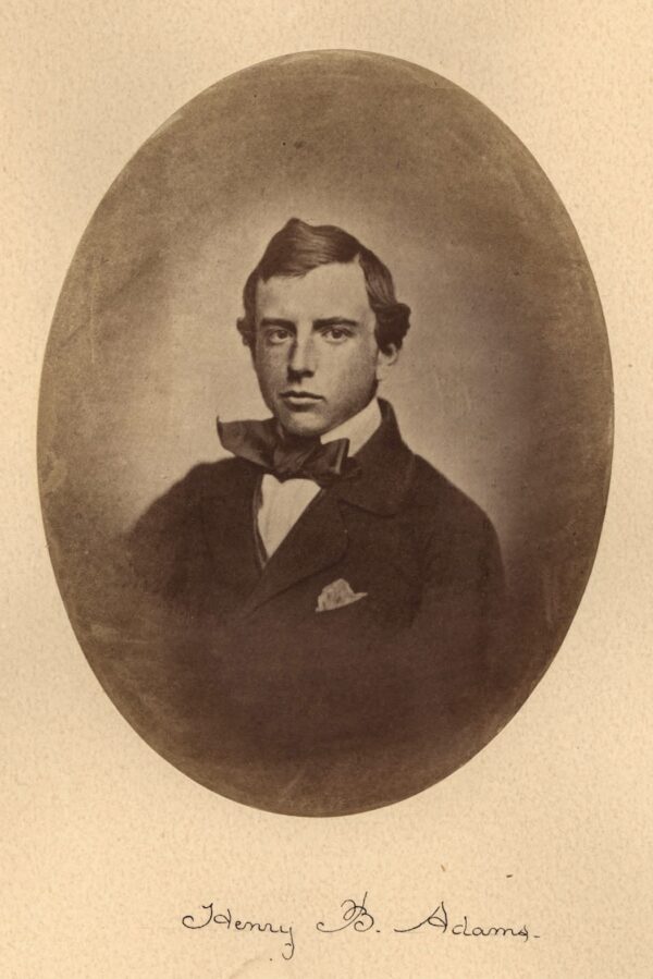 Bức ảnh tốt nghiệp của ông Henry B. Adams từ Khóa 1858 của Đại học Harvard. Hiệp hội Lịch sử Massachusetts, thành phố Boston. (Ảnh: Tài sản công)