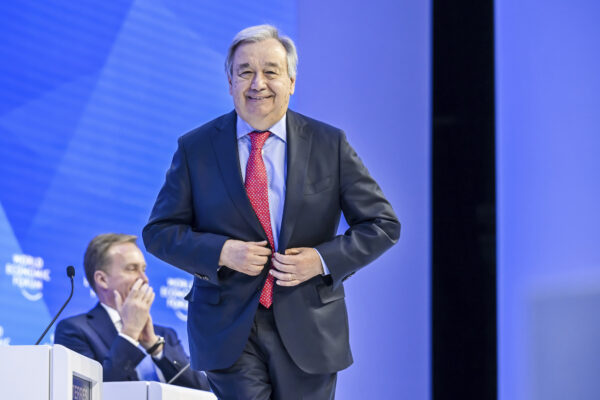 Tổng Thư ký Liên Hiệp Quốc Antonio Guterres nói trong cuộc họp thường niên lần thứ 53 của Diễn đàn Kinh tế Thế giới ở Davos, Thụy Sĩ, hôm 18/01/2023. (Ảnh: Gian Ehrenzeller/Keystone qua AP)