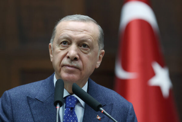 Tổng thống Thổ Nhĩ Kỳ Tayyip Erdogan nói chuyện trước các nhà lập pháp của Đảng Công Lý và Phát Triển cầm quyền của ông trong một cuộc họp tại Quốc hội ở Ankara, Thổ Nhĩ Kỳ, hôm 01/02/2023. (Ảnh: Văn phòng báo chí của Tổng thống/Tư liệu báo chí qua Reuters)