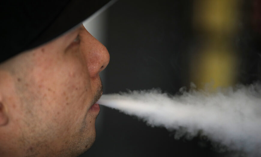 Thuốc lá điện tử có thể gây hại nhiều hơn hút thuốc lá thông thường