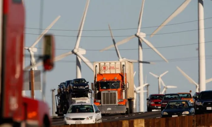 California thông qua quy định cấm xe tải chạy bằng động cơ diesel từ năm 2036
