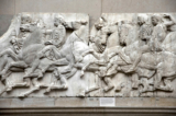 Các phần của Những khối đá đền Parthenon, còn được biết đến với tên gọi Những Tượng Đá Cẩm Thạch Elgin (Elgin Marbles) được trưng bày tại Viện bảo tàng Anh quốc ở London vào ngày 22/11/2018. (Ảnh: Dan Kitwood/Getty Images)