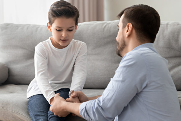 Chuyên gia chia sẻ: Làm thế nào để con trẻ vâng lời cha mẹ?
