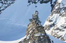 Ga Jungfraujoch ở Thụy Sĩ là ga đường sắt cao nhất ở châu  u. Ảnh chụp Đài quan sát Sphinx phía trên nhà ga này. (Ảnh: Shutterstock)