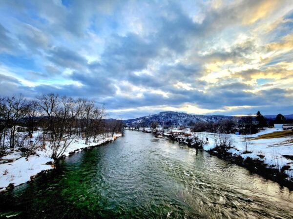 Địa hình lạnh giá và hiểm trở ở Canaan, Vermont, hôm 23/03/2023. (Ảnh: Allan Stein/The Epoch Times)