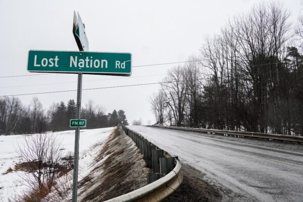 Đường cao tốc Vermont dẫn vào New Hampshire băng qua một con đường mang một cái tên gợi lên sự bi ai, ảnh chụp hôm 23/03/2023. (Allan Stein/The Epoch Times)