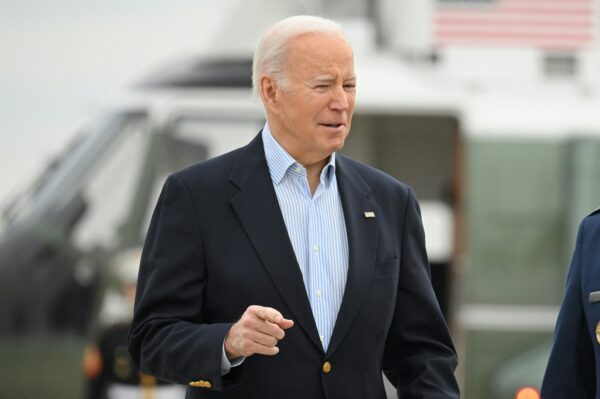 Tổng thống Joe Biden lên đường đến Không lực Một trước khi rời Căn cứ chung Andrews ở Maryland hôm 31/03/2023. (Ảnh: Mandel Ngan/AFP qua Getty Images)