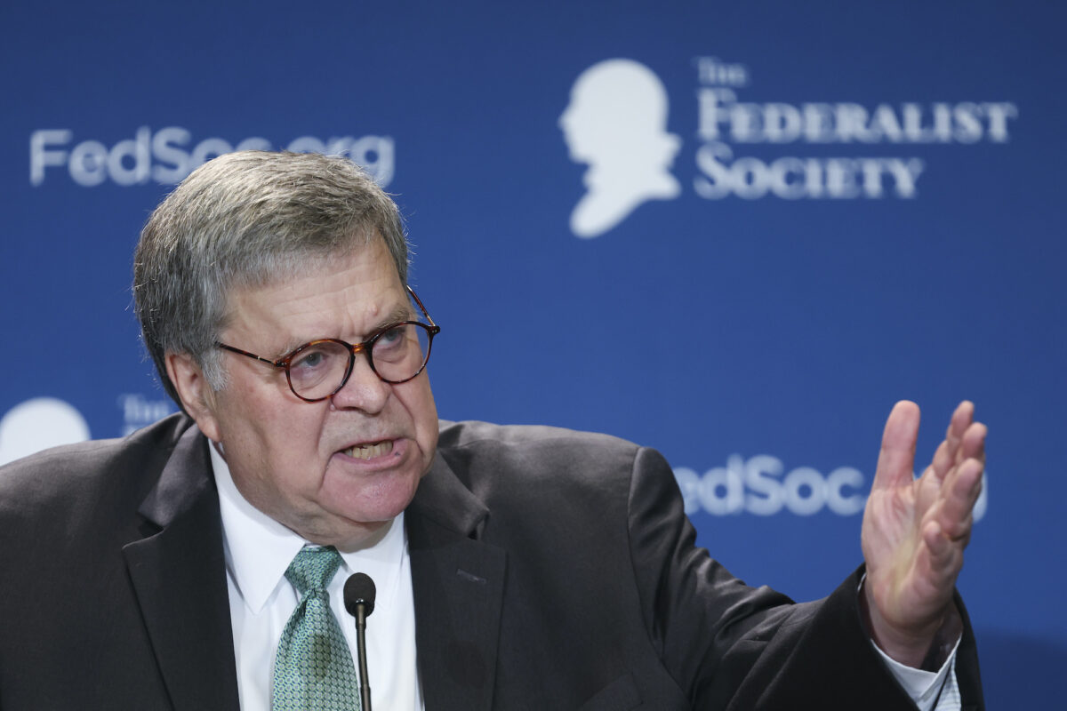 Cựu Tổng Chưởng lý Hoa Kỳ William Barr trình bày tại một cuộc họp của Hiệp hội Liên bang ở Hoa Thịnh Đốn ngày 20/09/2022. (Ảnh: Win McNamee/Getty Images)