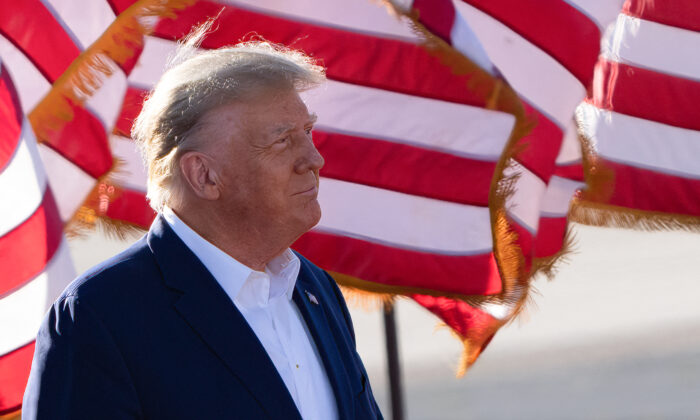 Cựu Tổng thống Donald Trump trình bày trong một cuộc vận động tranh cử năm 2024 tại Waco, Texas, hôm 25/03/2023. (Ảnh: Suzanne Cordeiro/AFP qua Getty Images)