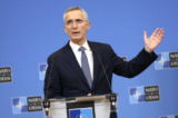 Tổng Thư ký NATO Jens Stoltenberg trình bày trong một cuộc họp báo diễn ra trước thềm cuộc họp của các ngoại trưởng NATO, tại trụ sở NATO ở Brussels, hôm 03/04/2023. (Ảnh: Geert Vanden Wijngaert/AP Photo)