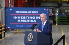 Tổng thống Joe Biden có bài diễn văn tại Cơ sở Phát điện Cummins ở Fridley, Minnesota, hôm 03/04/2023. (Ảnh: Mandel Ngan/AFP qua Getty Images)