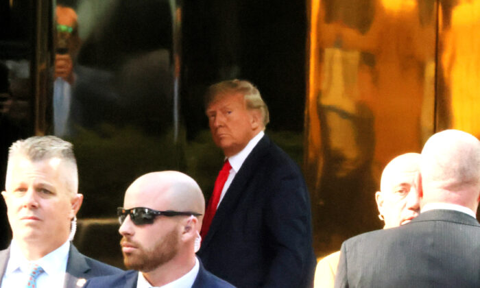 Cựu Tổng thống Donald Trump đến Tháp Trump (Trump Tower) ở New York hôm 03/04/2023. (Ảnh: Michael M. Santiago/Getty Images)
