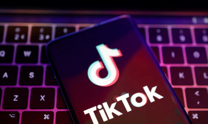 Logo của ứng dụng TikTok được nhìn thấy trong hình minh họa được chụp vào ngày 22/08/2022 này. (Ảnh: Dado Ruvic/Reuters)