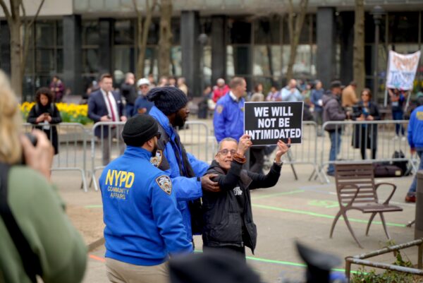 Hôm nay cựu TT Trump sẽ có mặt tại tòa án New York