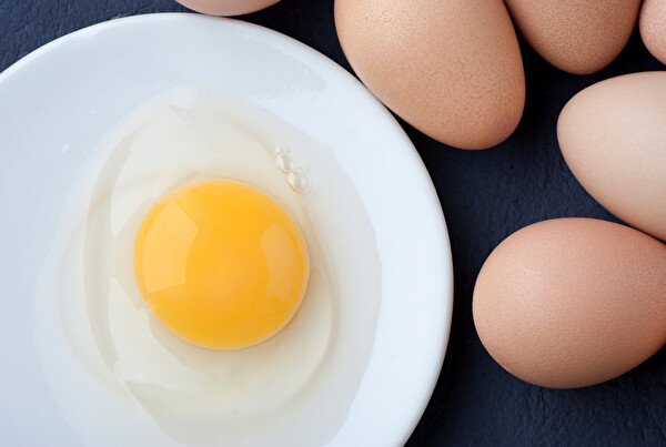Ăn trứng có làm tăng nguy cơ mắc bệnh tim mạch không?