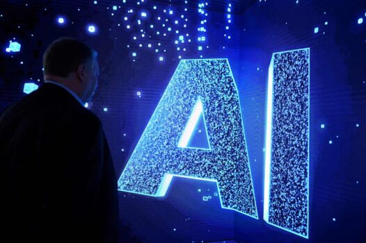 Một vị khách tham quan xem một ký hiệu AI (Trí tuệ Nhân tạo) trên một màn hình động tại Đại hội Thế giới Di động (MWC), cuộc họp thường niên lớn nhất của ngành viễn thông, ở Barcelona. (Ảnh: Josep Lago/AFP qua Getty Images)