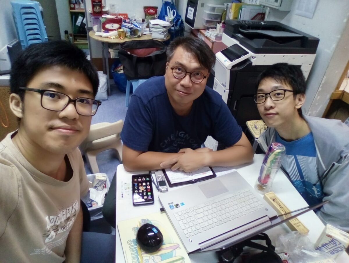 Anh Donald Cheng (trái) học chuyên ngành công tác xã hội và là một nhân viên xã hội tình nguyện ở Hồng Kông. (Ảnh: Được đăng dưới sự cho phép của anh Donald Cheng)