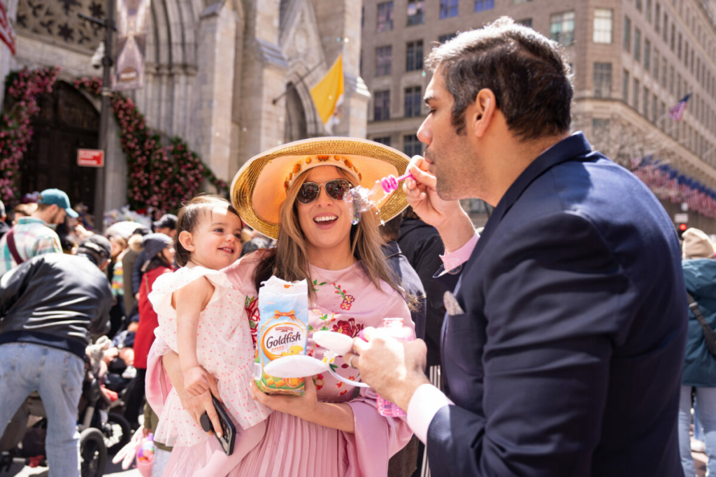 25.Diễn hành Lễ Phục Sinh và Lễ hội Bonnet ở thành phố New York hôm 09/04/2023. (Ảnh: Larry Dye/The Epoch Times)