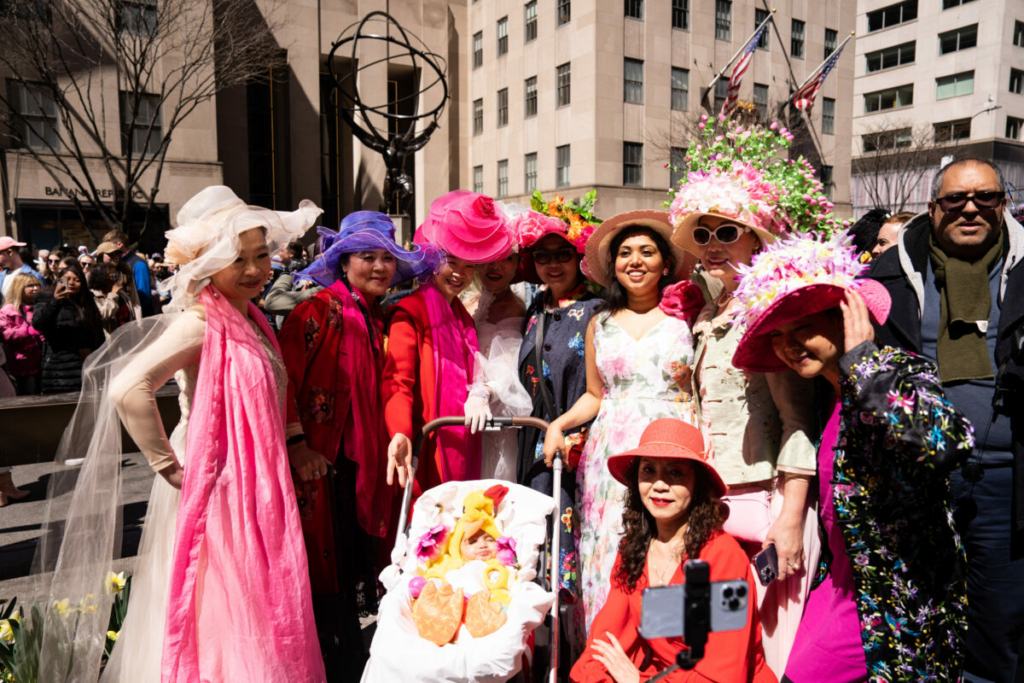 32.Diễn hành Lễ Phục Sinh và Lễ hội Bonnet ở thành phố New York hôm 09/04/2023. (Ảnh: Larry Dye/The Epoch Times)
