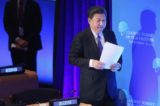 Lãnh đạo Trung Quốc Tập Cận Bình chuẩn bị đọc bài diễn văn tại Hội nghị thượng đỉnh Các nhà lãnh đạo về Gìn giữ Hòa bình tại Đại Hội đồng Liên Hiệp Quốc thường niên lần thứ 70 tại trụ sở Liên Hiệp Quốc ở New York vào ngày 28/09/2015. (Ảnh: Chip Somodevilla/Getty Images)
