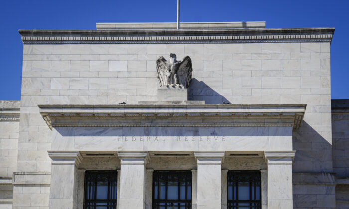 Báo cáo kinh tế của Fed: Căng thẳng kinh tế gia tăng khi khả năng tiếp cận tín dụng bị thắt chặt