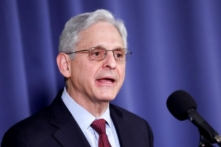 Tổng Chưởng lý Merrick Garland đưa ra nhận xét tại một sự kiện đánh dấu 60 năm ngày Gideon kiện Wainwright, tại Câu lạc bộ Báo chí Quốc gia hôm 16/03/2023, ở Hoa Thịnh Đốn. (Ảnh: Kevin Dietsch/Getty Images)