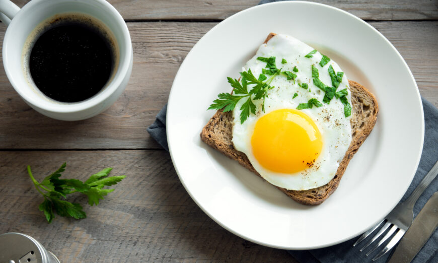 Tại sao chúng ta cần bổ sung cholesterol trong bữa ăn hàng ngày?