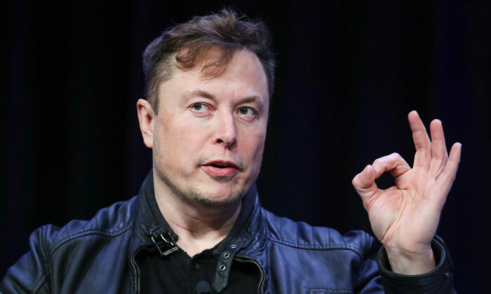 Tỷ phú Elon Musk trò chuyện tại Hội nghị và Triển lãm Vệ tinh 2020 ở Thủ đô Hoa Thịnh Đốn, vào ngày 09/03/2020. (Ảnh: Win McNamee/Getty Images)