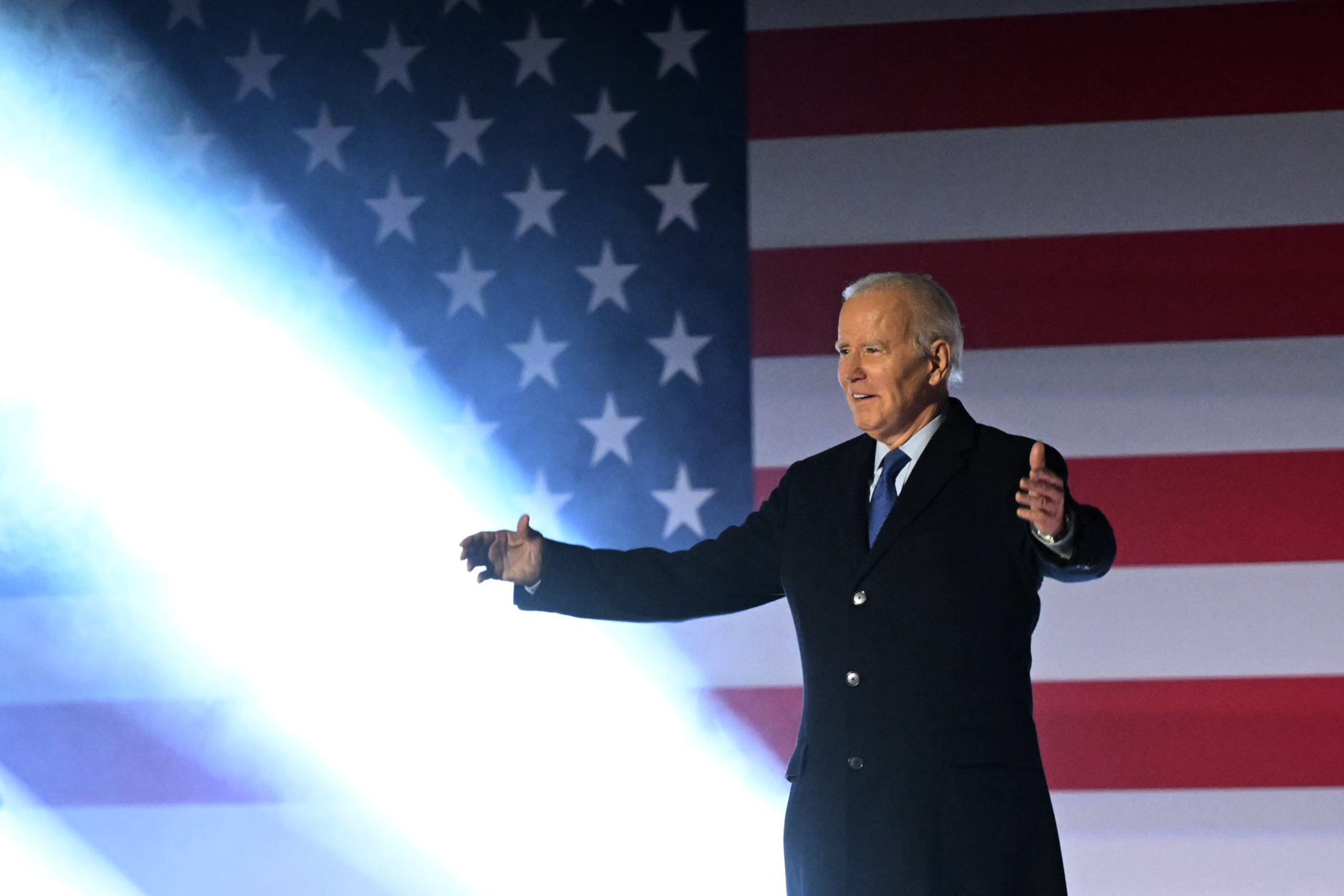 Tổng thống Joe Biden trình bày trước đám đông trong một sự kiện kỷ niệm tại Thánh đường St. Muredach ở Ballina, Ireland, hôm 14/04/2023. (Ảnh: Leon Neal/Getty Images)